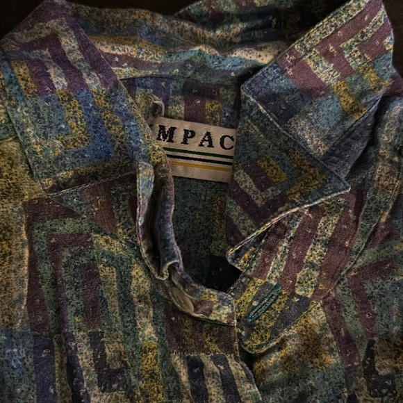 Vintage Impact button -up shirt with rad design. - Picture 2 of 4